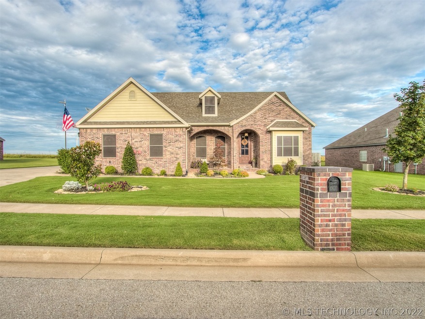 2506 Waterford Ct, Bartlesville, OK 74006 - photo 1