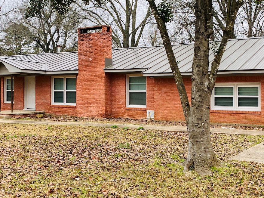 1050 36th St SE, Paris, TX 75460 - photo 1