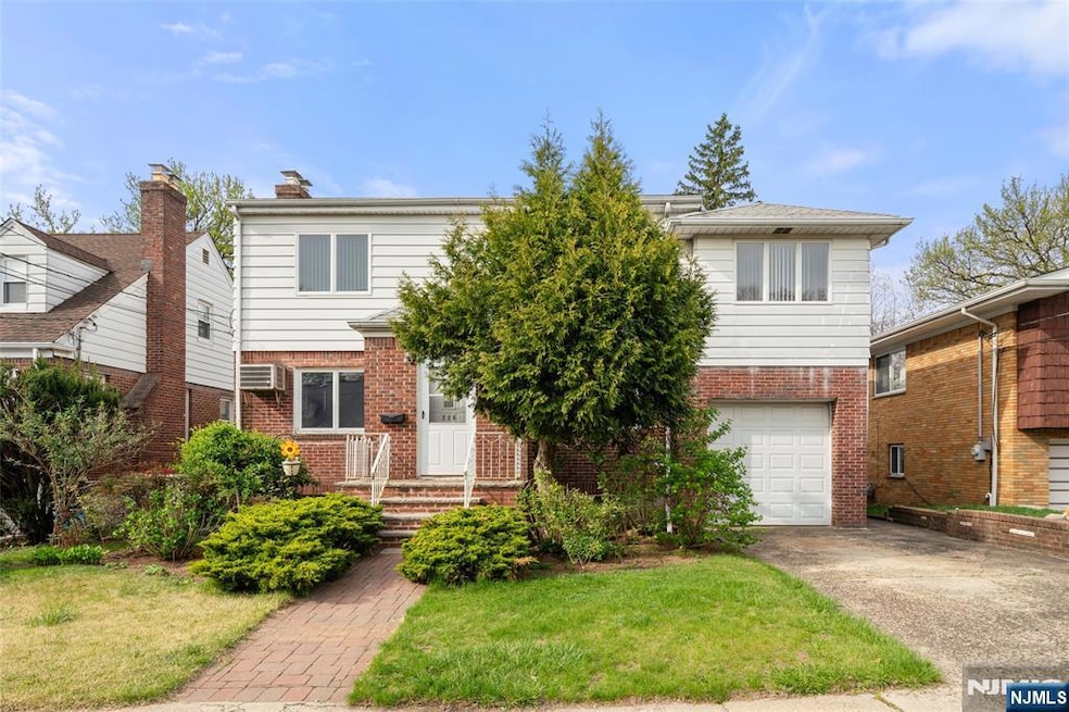 Sold $905,000 • Co-Listing Agent