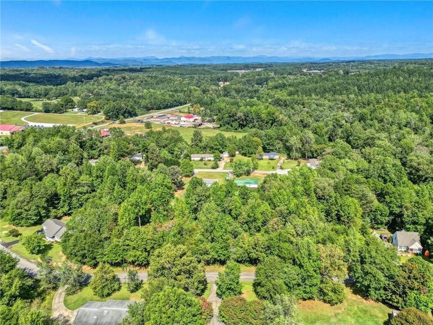 209 Castlebrook Dr, Walhalla, SC 29691 - photo 1