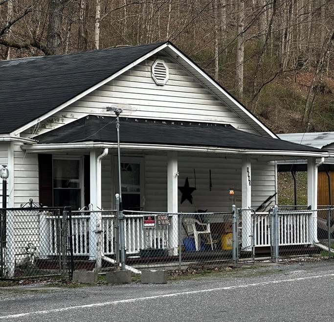 1943 Jewell Ridge Rd, Richlands, VA 24641