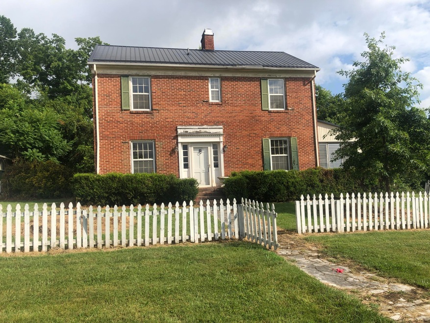 607 Hiwassee Hill Dr SE, Johnson City, TN 37601 - photo 1