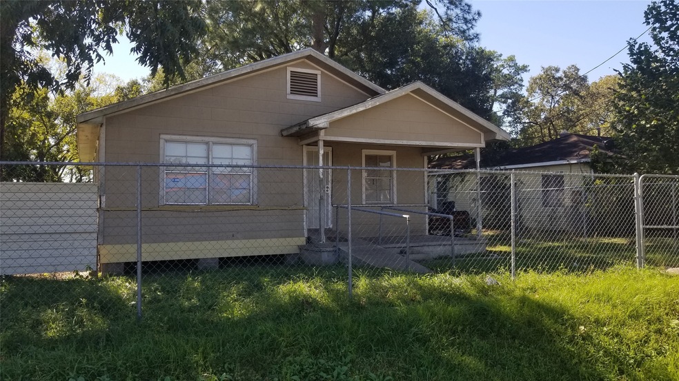 7014 S Hall St, Houston, TX 77028 - photo 1