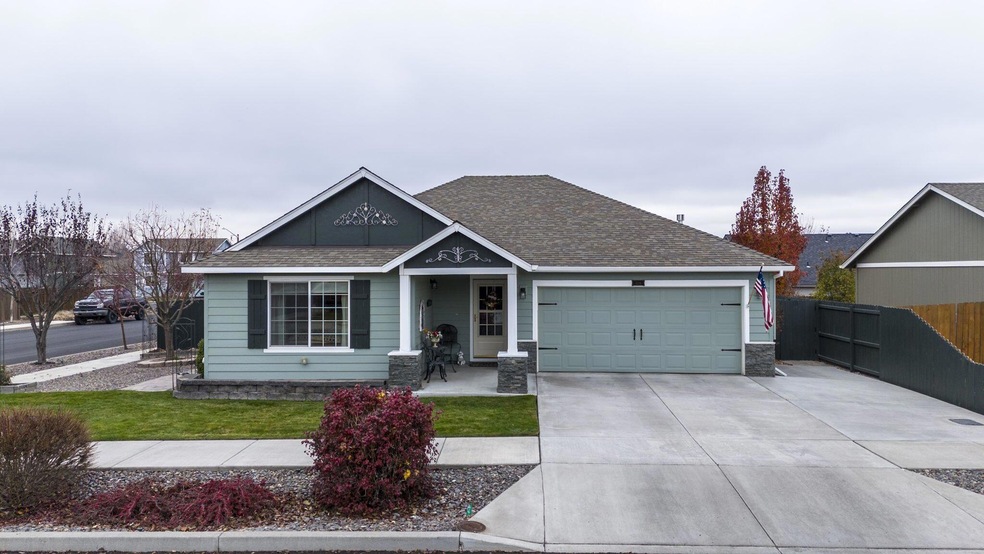 1-web-or-mls-3116 SW Black Butte Ln, Red