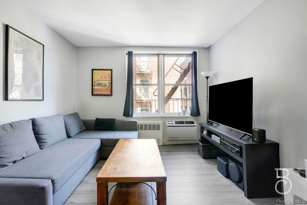 39-76 57th St unit 6J, Woodside, NY 11377 - photo 1