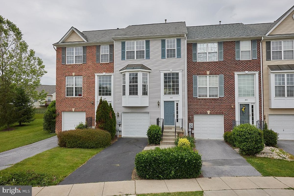 1915 Crossing Stone Ct, Frederick, MD 21702 - photo 1