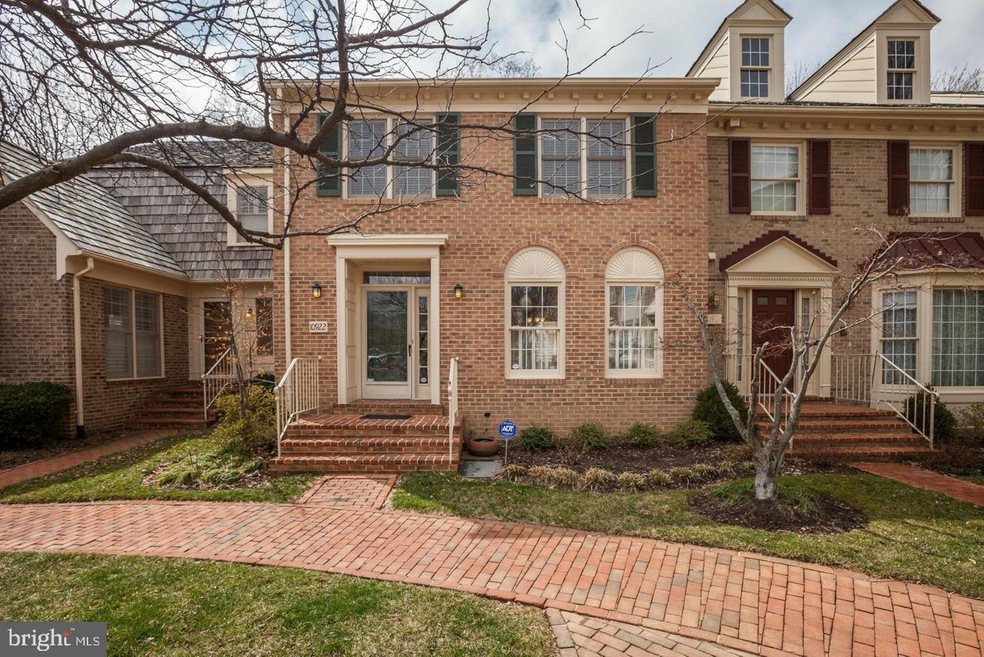 10922 Brewer House Rd, Rockville, MD 20852 - photo 1