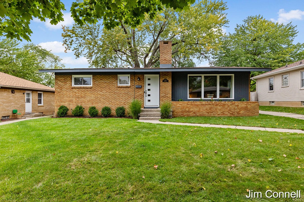 1543 Carlton Ave NE, Grand Rapids, MI 49505 - photo 1