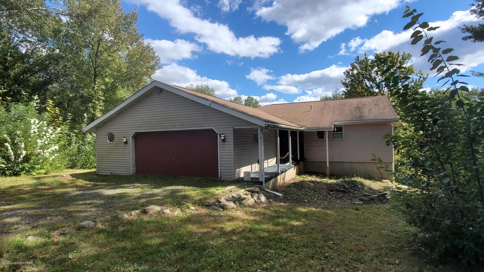 7529 Mountain Ln, Stroudsburg, PA 18360 - photo 1