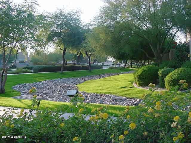 LARGE GREEN COMMON AREAS