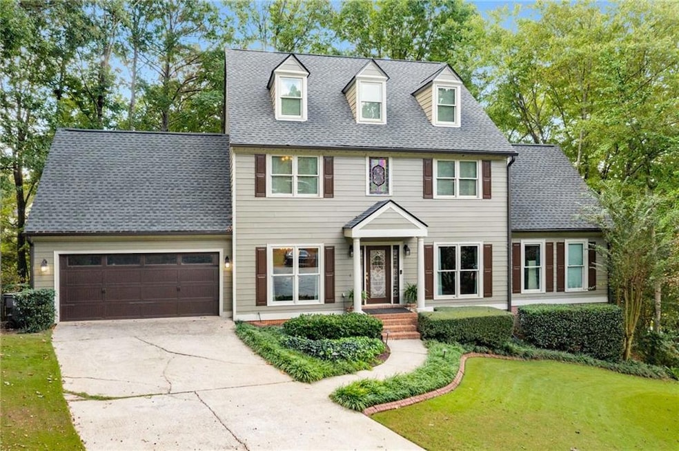 ELEGENT HOME -LAKEFRONT IN A RESORT COMMUNITY !