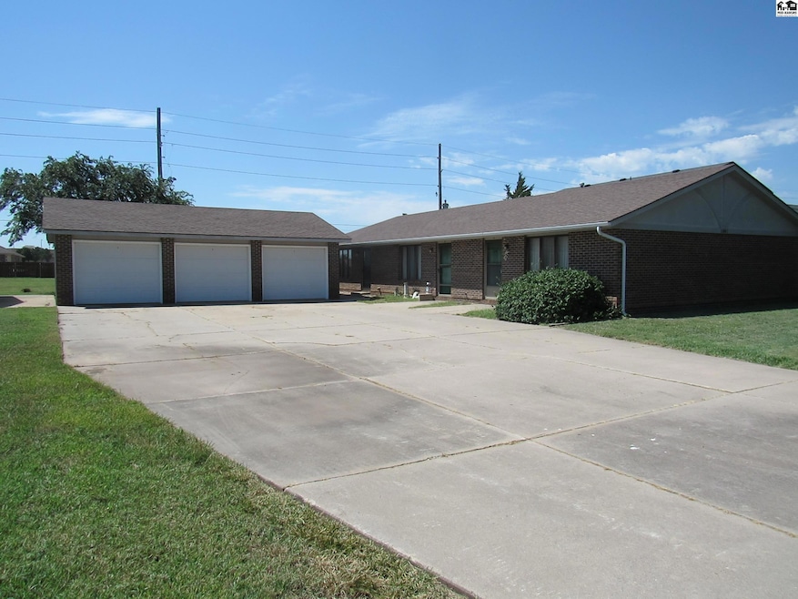 1801 E 24th Ave, Hutchinson, KS 67502 - photo 1