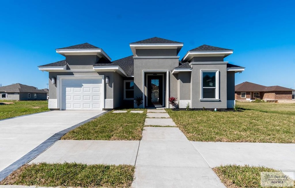 513 Pine St, Donna, TX 78537 - photo 1