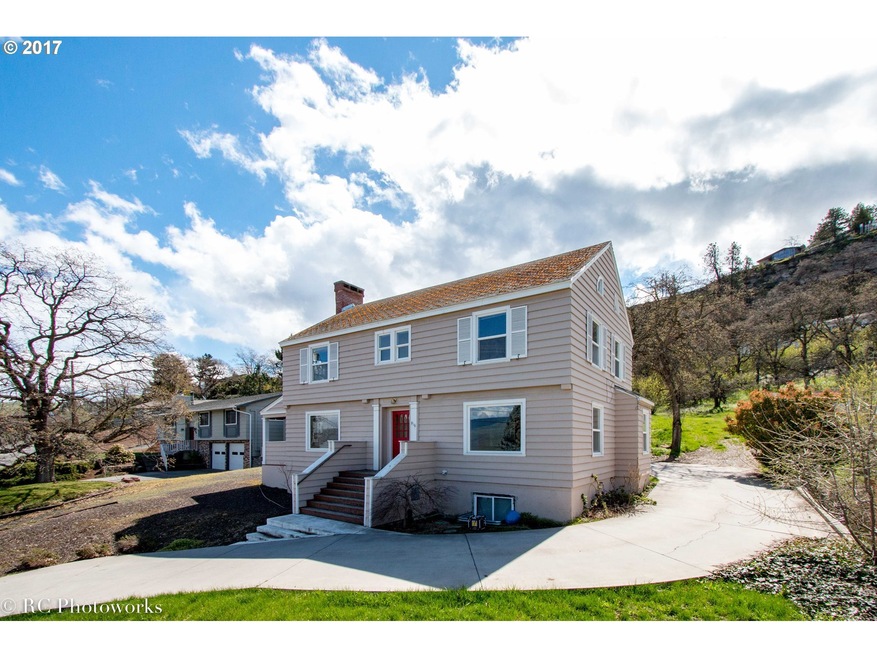 916 E 16th Place, the Dalles, OR 97058 - photo 1