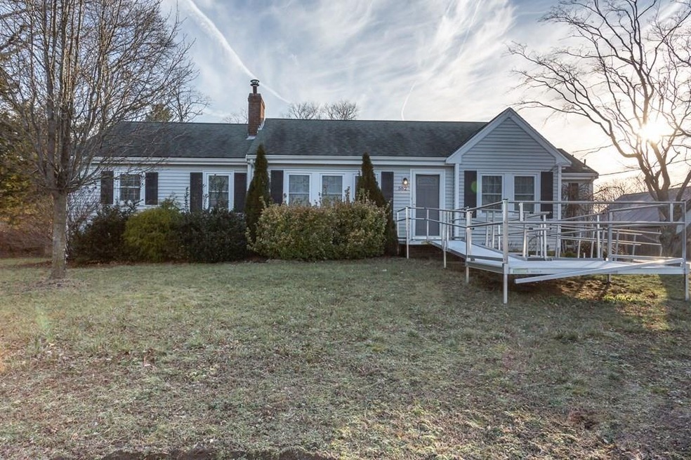562 Main St, Wareham, MA 02571 - photo 1