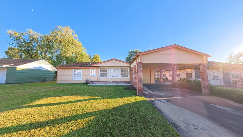 6158 Ridgeway Dr, Houston, TX 77033 - photo 1