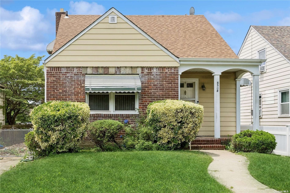 85-08 248th St, Jamaica, NY 11426 - photo 1