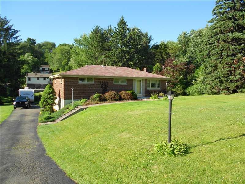 Exterior Front. MOVE-IN READY RANCH ON FANTASTIC L