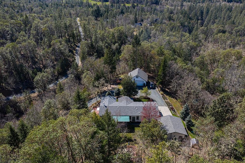 247 Hull Dr, Grants Pass, OR 97526 - photo 1