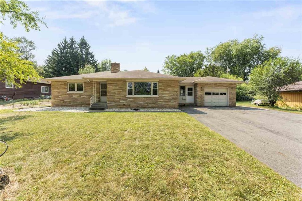 592 Janesville St, Oregon, WI 53575 - photo 1