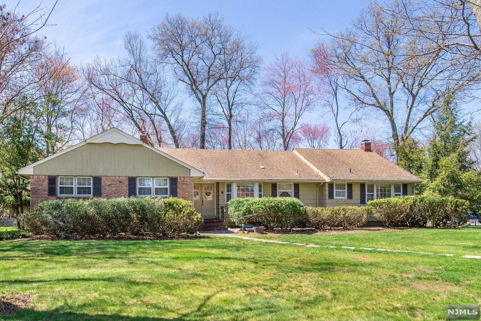 8 Edgewood Rd, Allendale, NJ 07401 - photo 1