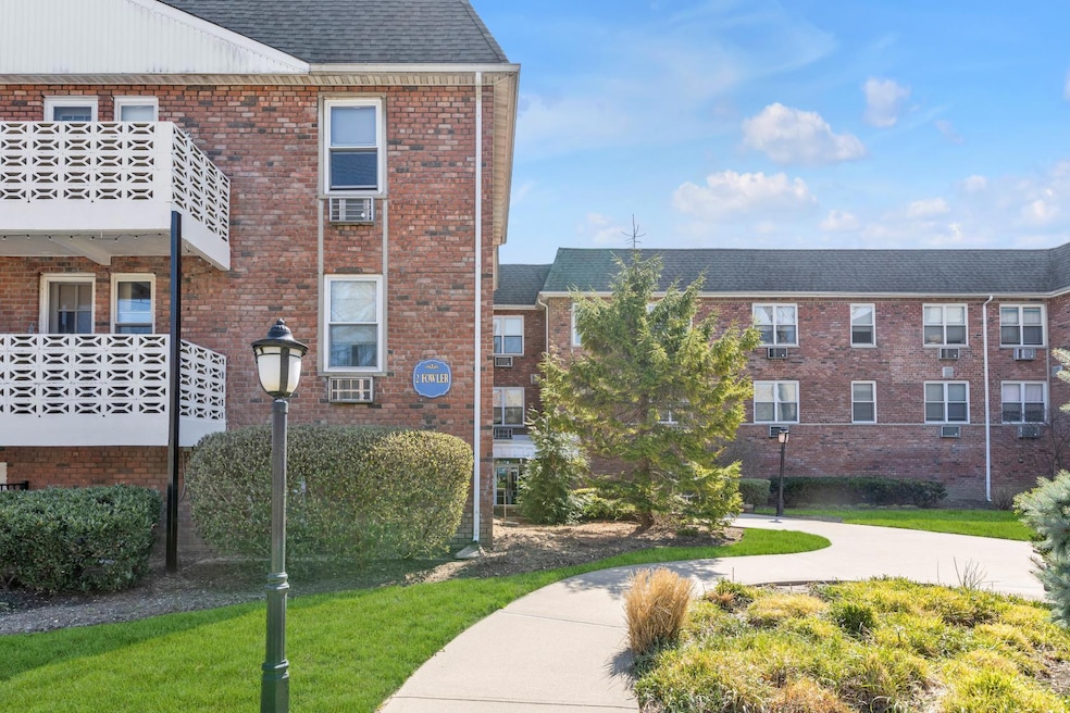 2 Fowler Ave unit 103, Lynbrook, NY 11563 - photo 1