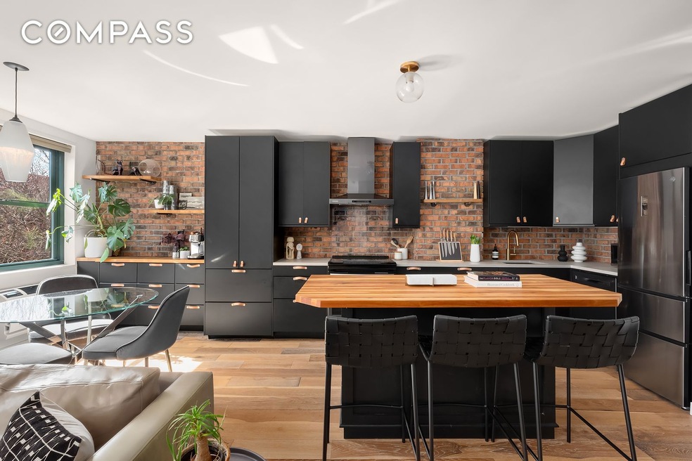 Sold $1,475,000 • Co-Listing Agent