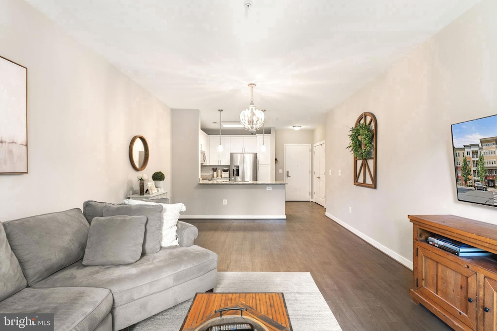 Enclave unit 308, Fairfax, VA 22031 - photo 1