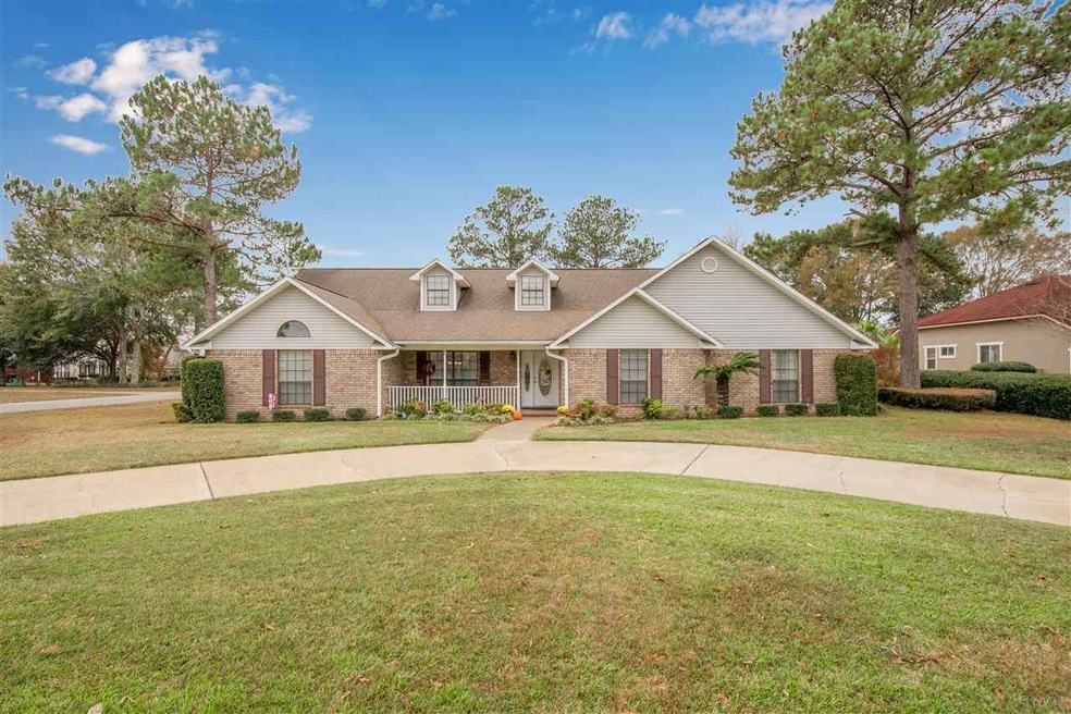 Circular drive for plenty of parking