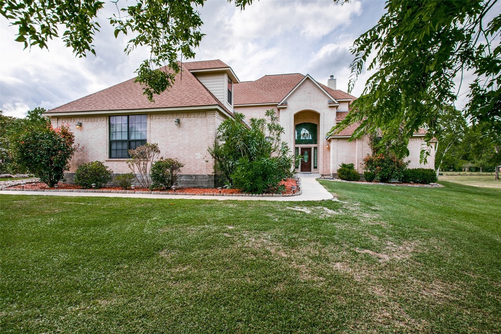 68 Woodside Dr, Bay City, TX 77414 - photo 1