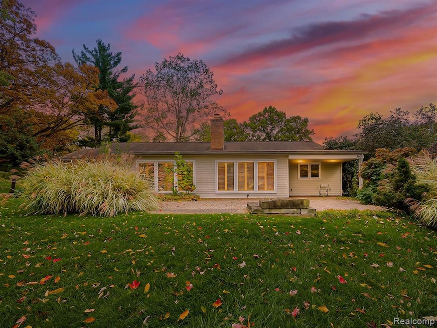 1656 Keller Ln, Bloomfield Hills, MI 48302 - photo 1