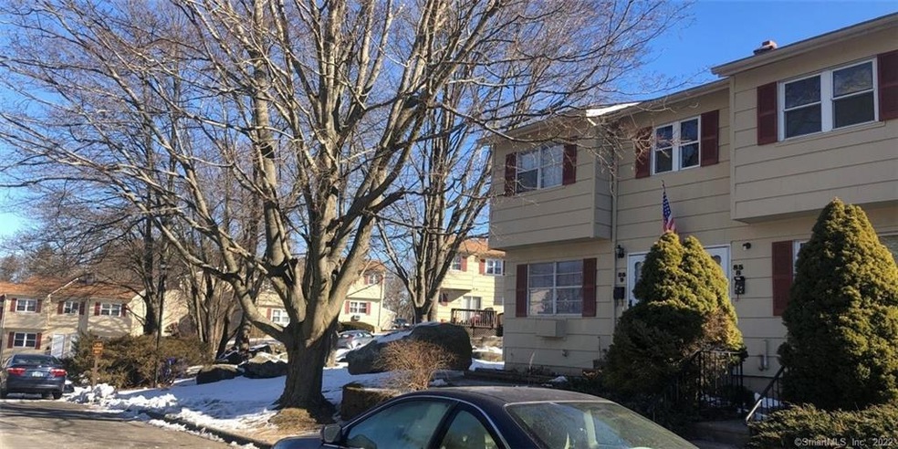 85 Lantern Park Dr unit 8, Naugatuck, CT 06770 - photo 1