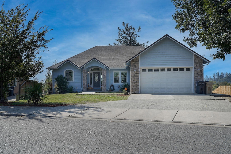 1536 R J Dr, Grants Pass, OR 97526 - photo 1