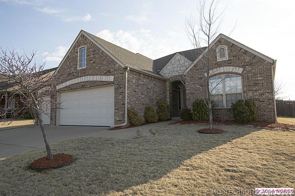 Corner lot at 11815 S. Umber, Jenks