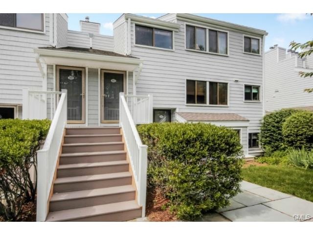 142 Rowayton Woods Dr unit 142, Norwalk, CT 06854 - photo 1