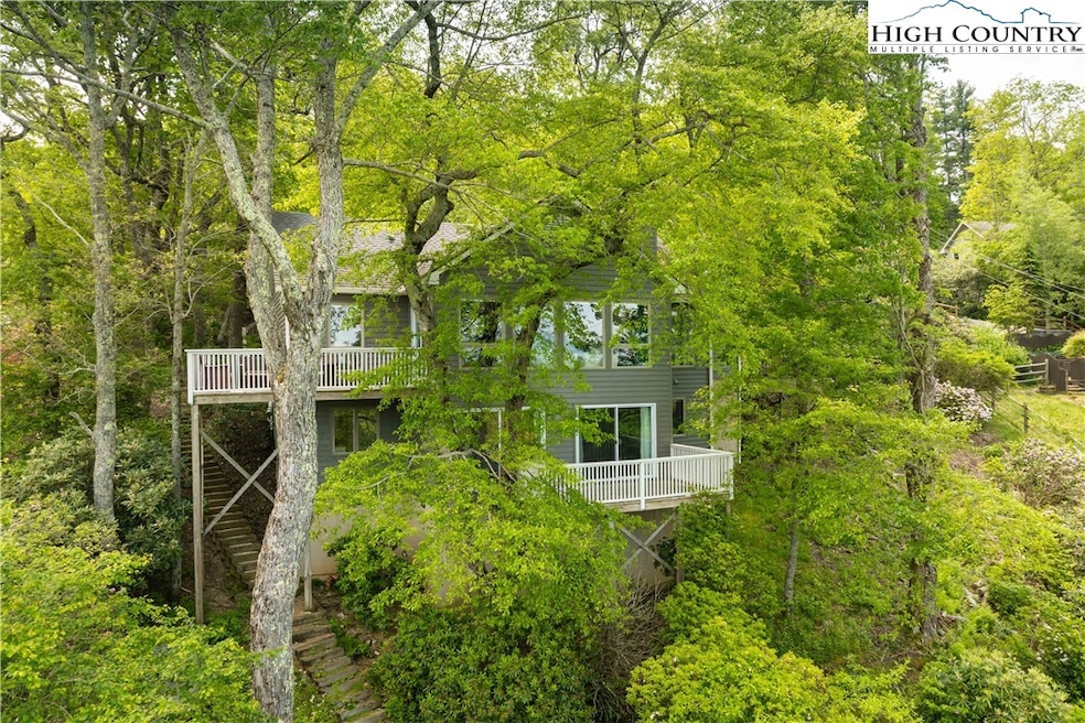 Under Contract $925,000