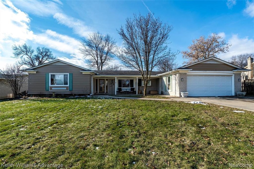 LyncastleSt_25557_Front 1.jpg