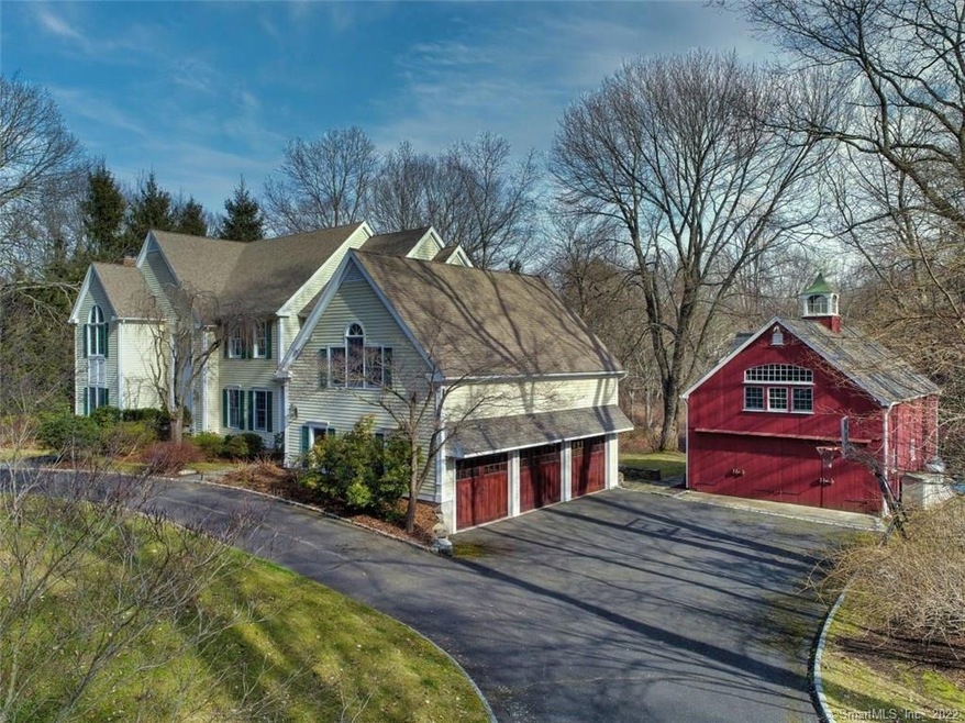 Warm and welcoming, this stylish Colonial, complet