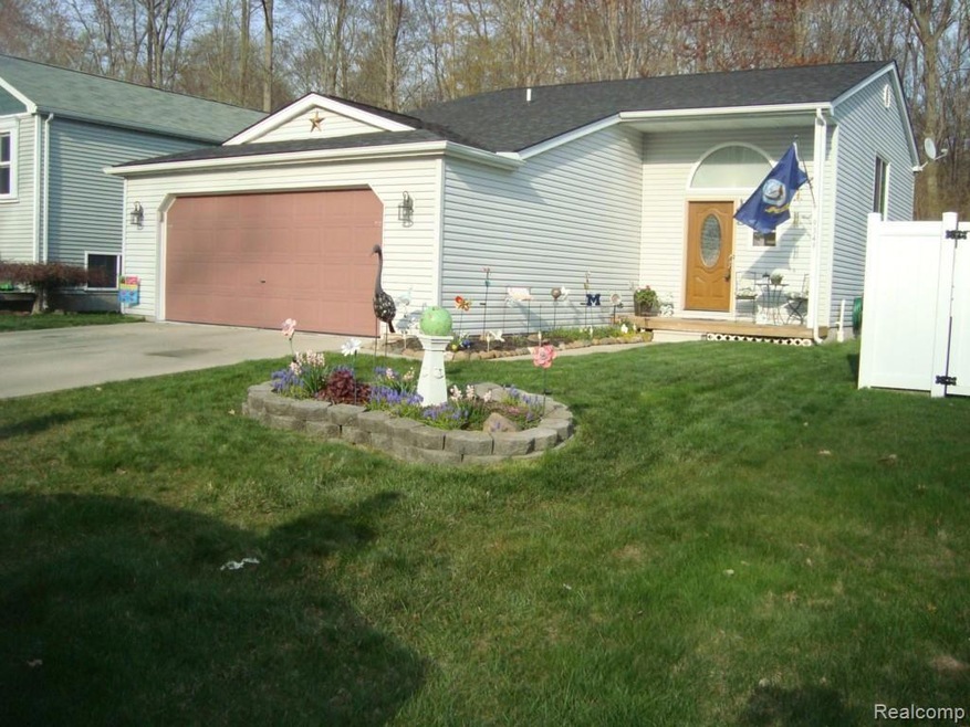 Well maintained exterior and landscaping