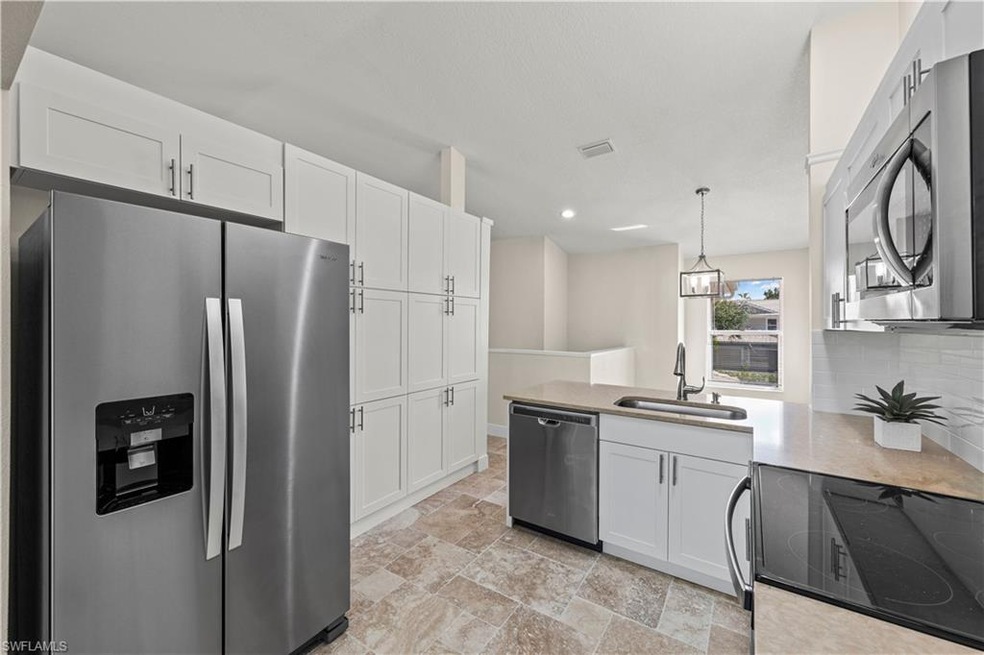 Updated kitchen, real wood cabinetry, new applianc
