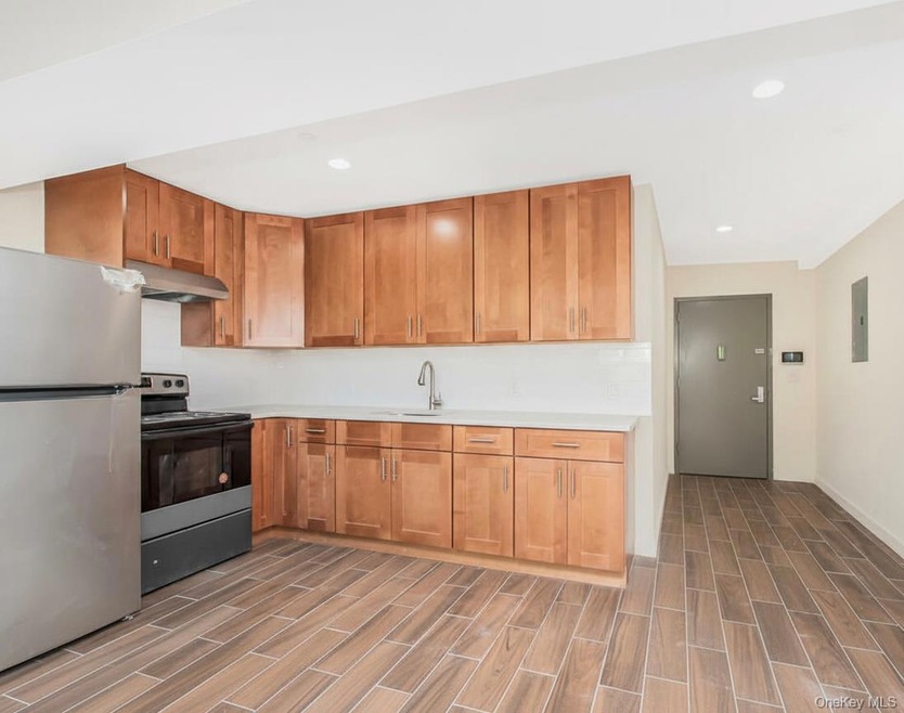 409 Warburton Ave unit 2B, Yonkers, NY 10701 - photo 1