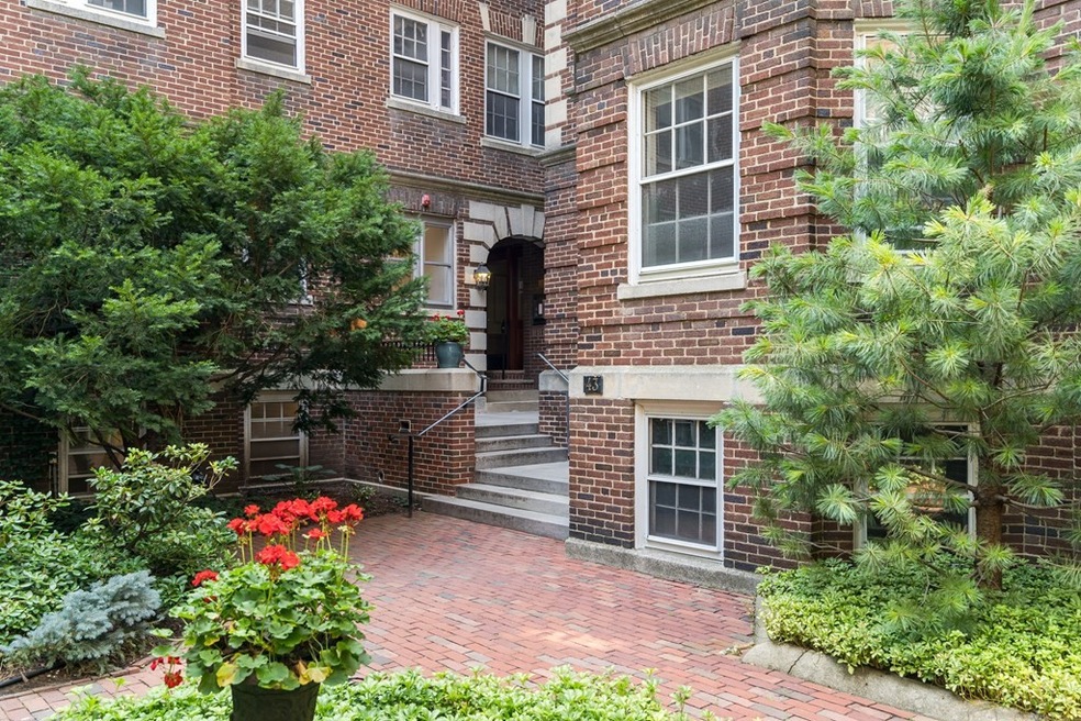 43 Linnaean St unit 41, Cambridge, MA 02138 - photo 1