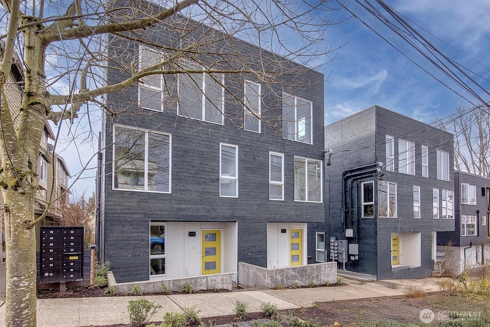 2713 E Yesler Way unit B, Seattle, WA 98122 - photo 1