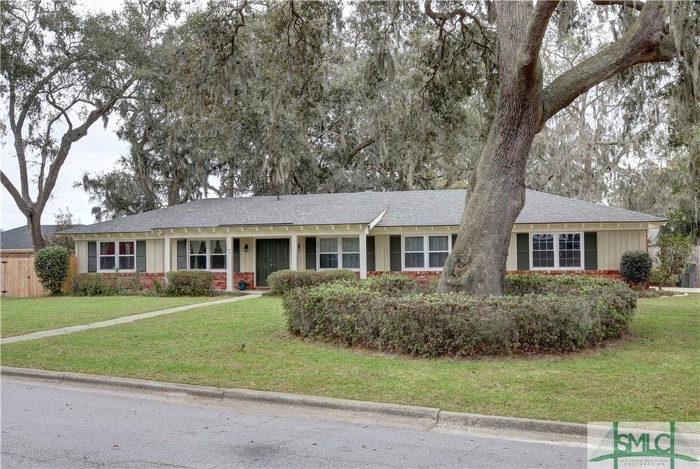 Stunning curb appeal with the exposed rafters & go