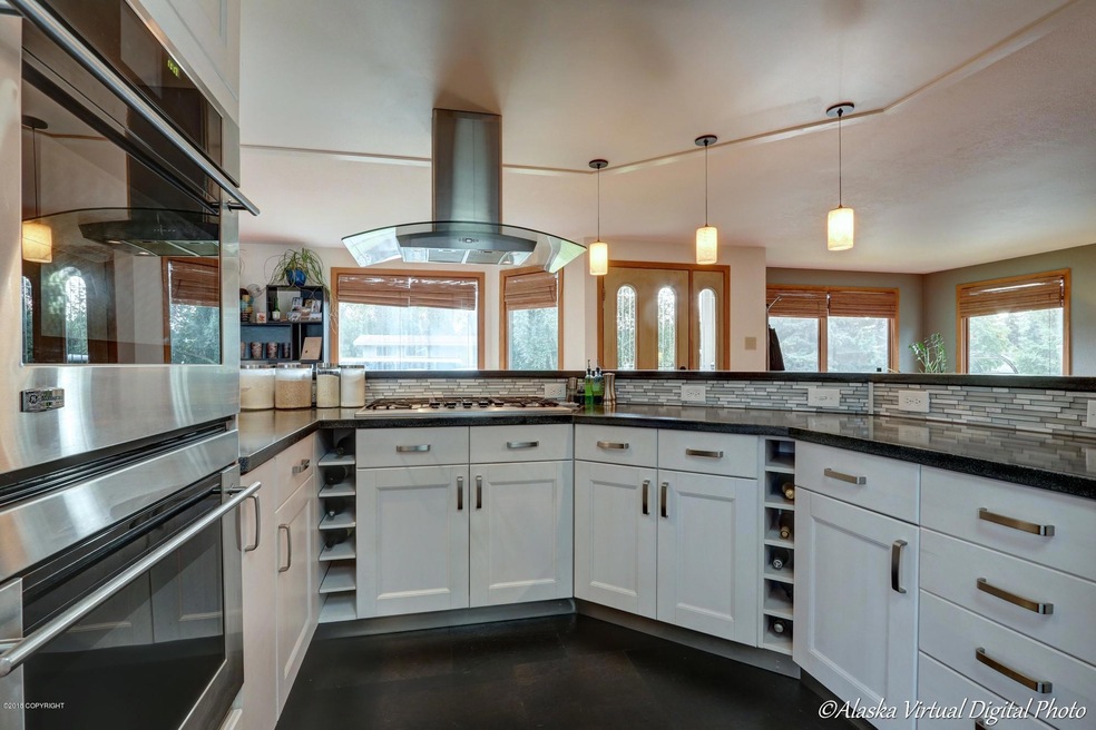 Come home to this beautiful kitchen!