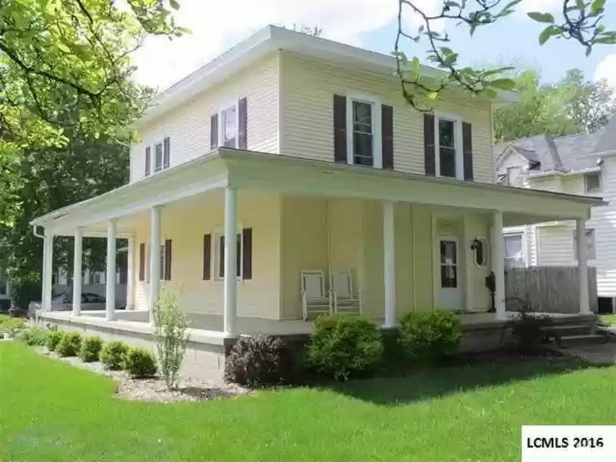 105 N Union St, Lincoln, IL 62656 - photo 1