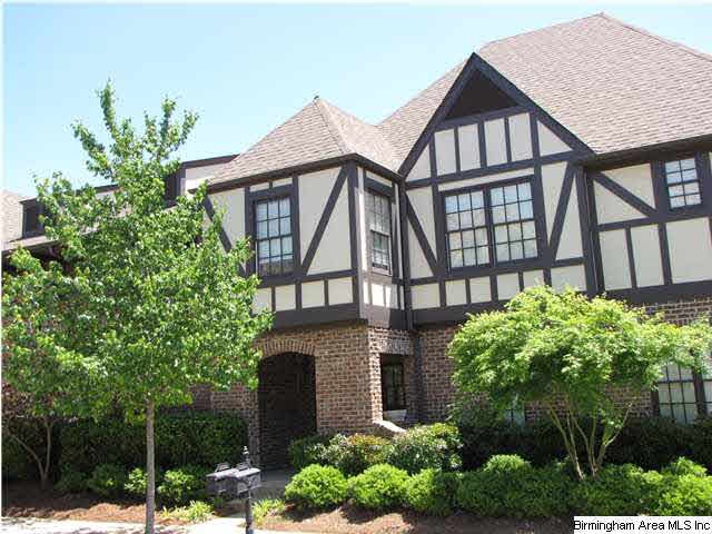 Munich floorplan with 3 bedrooms and 2.5 baths.