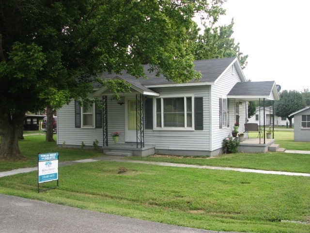 108 N Saltsman Dr, Hopkinsville, KY 42240 - photo 1