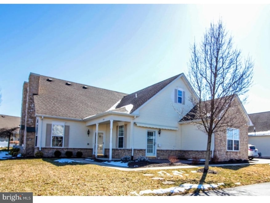 1004 Bordeaux Ln, Pennsburg, PA 18073 - photo 1