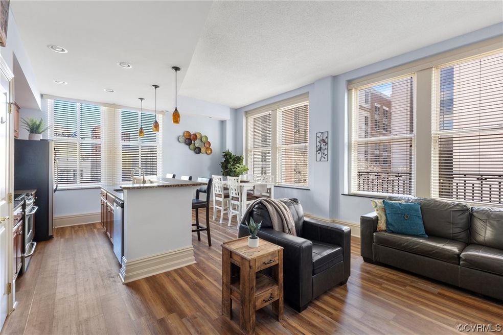 Beautiful, open floor concept with natural sunligh